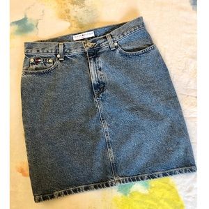Vintage 1990’s•Tommy Hilfiger•Denim Skirt